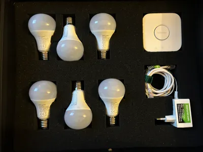 Smart Lights Set 6x E26 White Glühbirne + Hue Bridge inkl. Netzteil im Transportkoffer.jpg